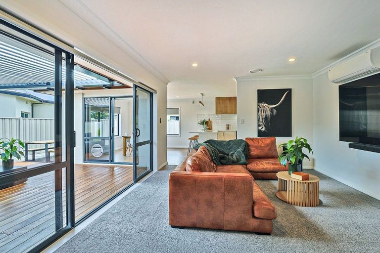Photo of property in 15 Pinotage Drive, Greenmeadows, Napier, 4112