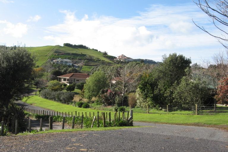 Photo of property in 71 Waikite Road, Welcome Bay, Tauranga, 3112