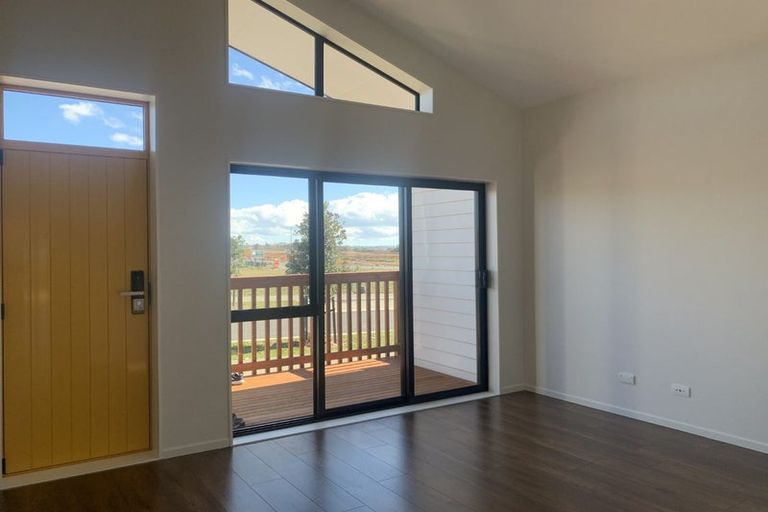 Photo of property in 16 Noia Way, Karaka, Papakura, 2113