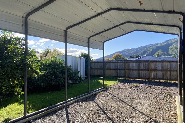 Photo of property in 11 Ranui Street, Waikawa, Picton, 7220