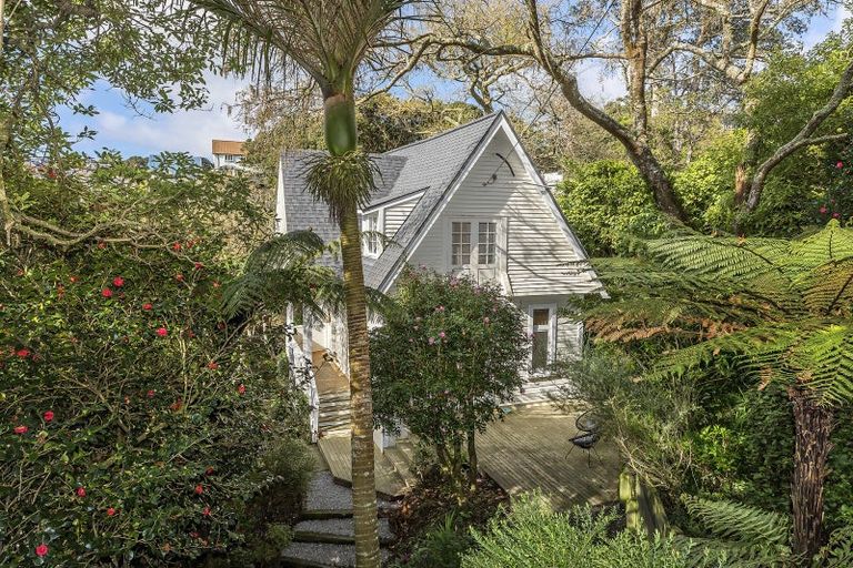 Photo of property in 40 Ngaio Road, Kelburn, Wellington, 6012