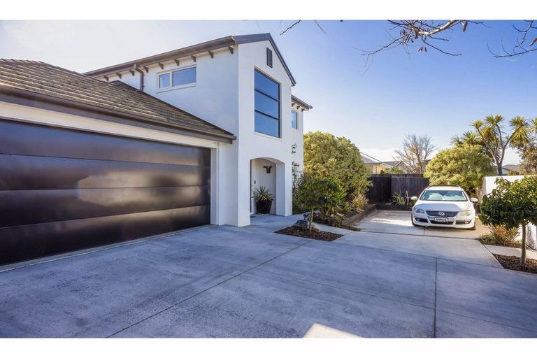 Photo of property in 20 Linkwater Way, Parklands, Christchurch, 8083