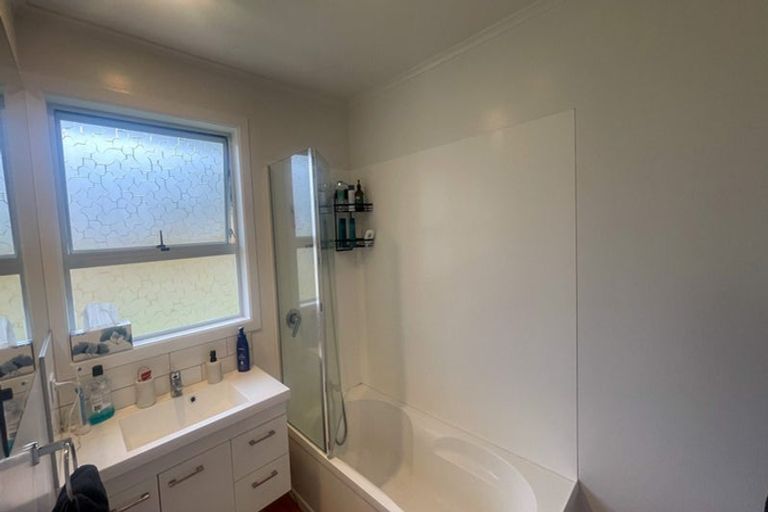 Photo of property in 32 Candia Road, Swanson, Auckland, 0614