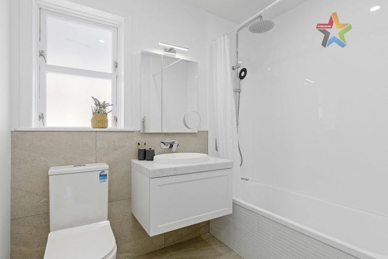 Photo of property in 162 Queen Street West, Levin, 5510