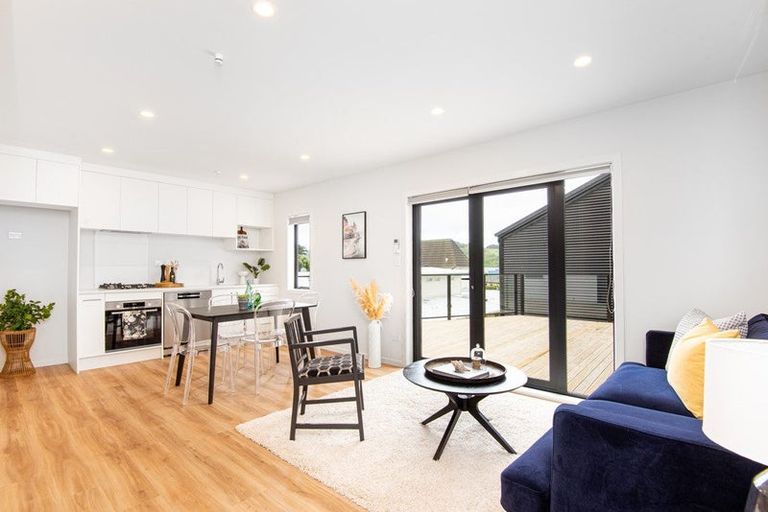 Photo of property in 6a Grays Road, Plimmerton, Porirua, 5026