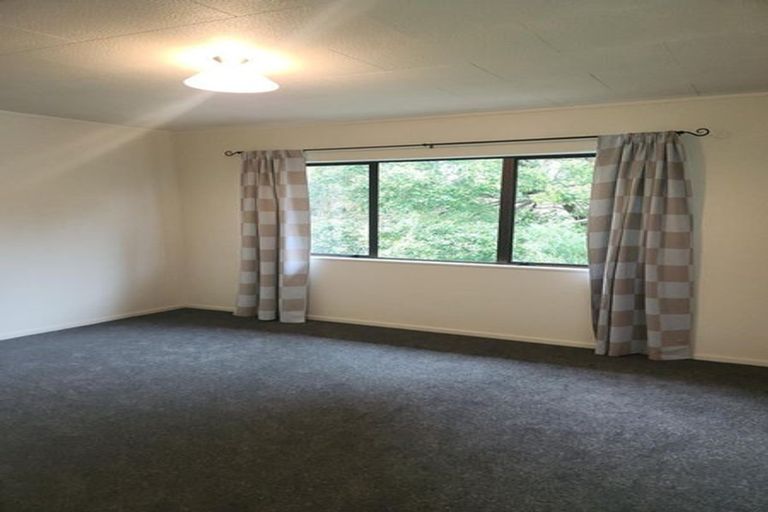 Photo of property in 78 Peach Road, Glenfield, Auckland, 0629