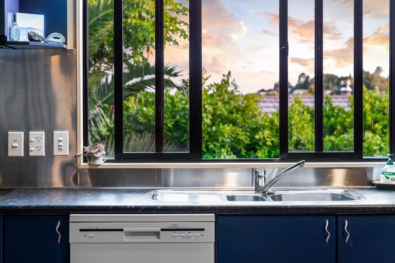 Photo of property in 4 Tellin Close, Massey, Auckland, 0614