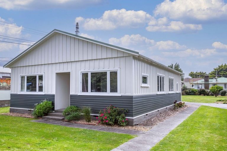 Photo of property in 1 Hayward Street, Featherston, 5710