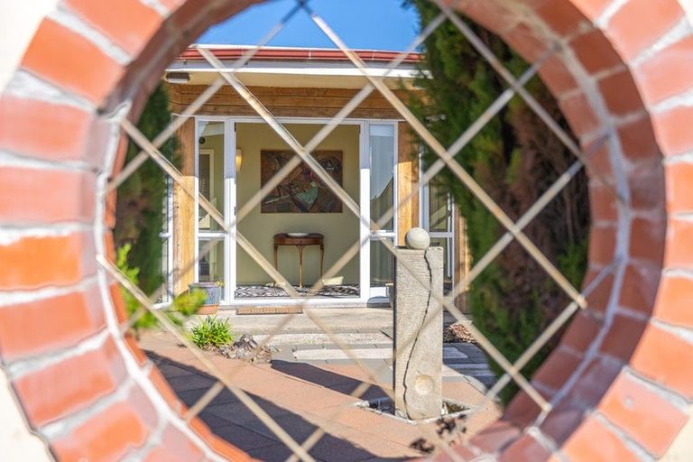 Photo of property in 2 Marewa Place, Waikanae Beach, Waikanae, 5036