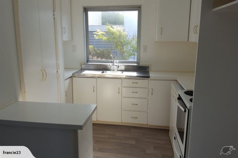 Photo of property in 1/62 Target Road, Totara Vale, Auckland, 0629