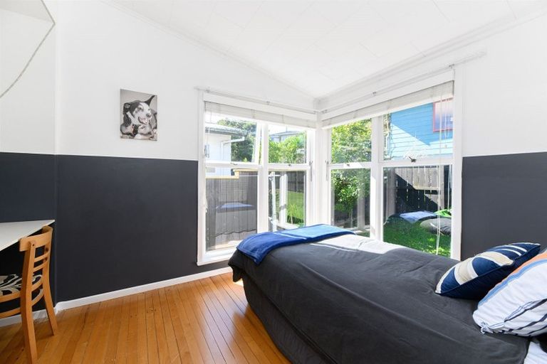 Photo of property in 1/48 Bond Crescent, Forrest Hill, Auckland, 0620