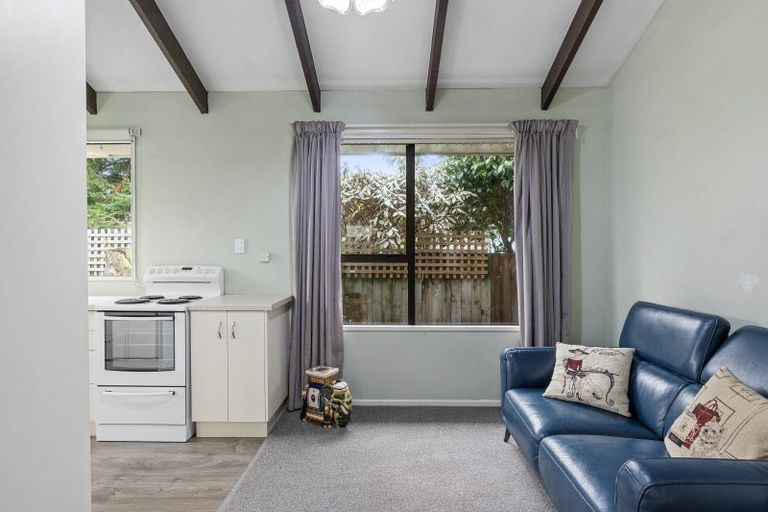 Photo of property in 6 Malabar Crescent, Broomfield, Christchurch, 8042