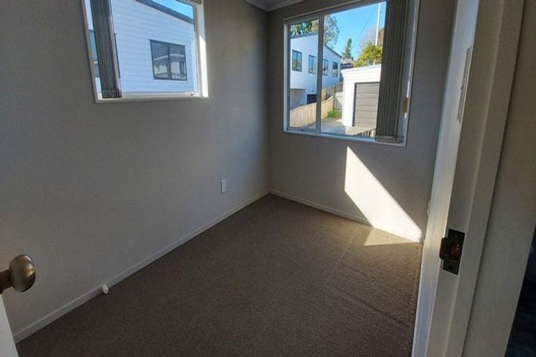 Photo of property in 187 Edmonton Road, Te Atatu South, Auckland, 0610