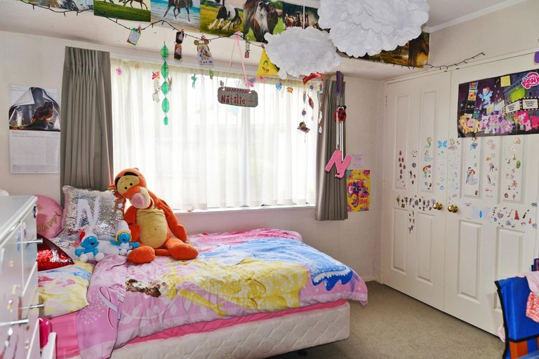 Photo of property in 8 Aristoy Close, Conifer Grove, Takanini, 2112