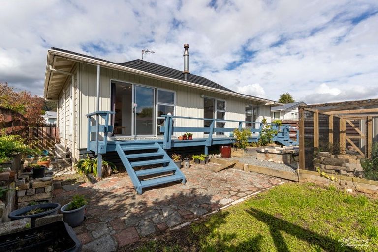 Photo of property in 43 Blueberry Grove, Timberlea, Upper Hutt, 5018