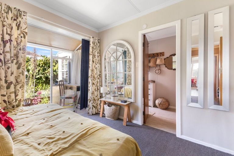 Photo of property in 8 Omata Road, Westown, New Plymouth, 4310