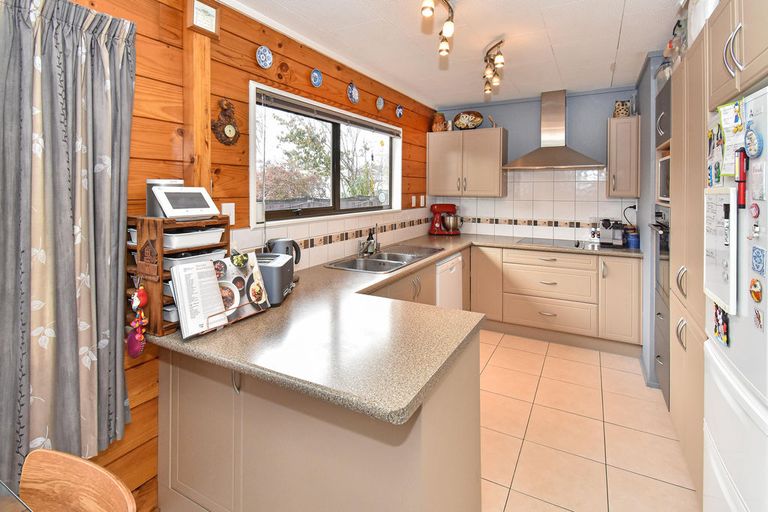 Photo of property in 156 Carnoustie Drive, Wattle Downs, Auckland, 2103