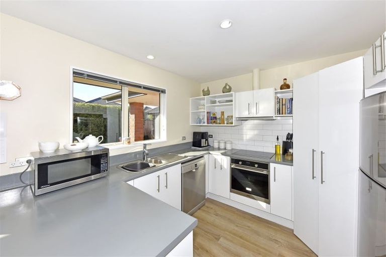 Photo of property in 114 Rothesay Road, Parklands, Christchurch, 8083