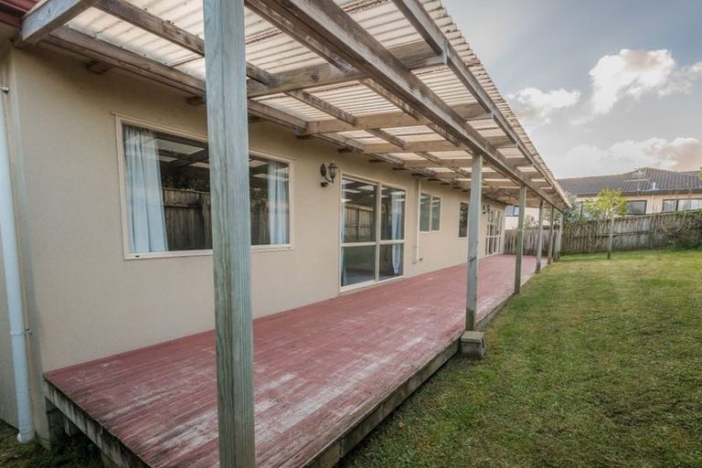 Photo of property in 42 Mandeville Place, Unsworth Heights, Auckland, 0632
