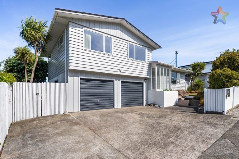 Photo of property in 35 Acacia Avenue, Maungaraki, Lower Hutt, 5010