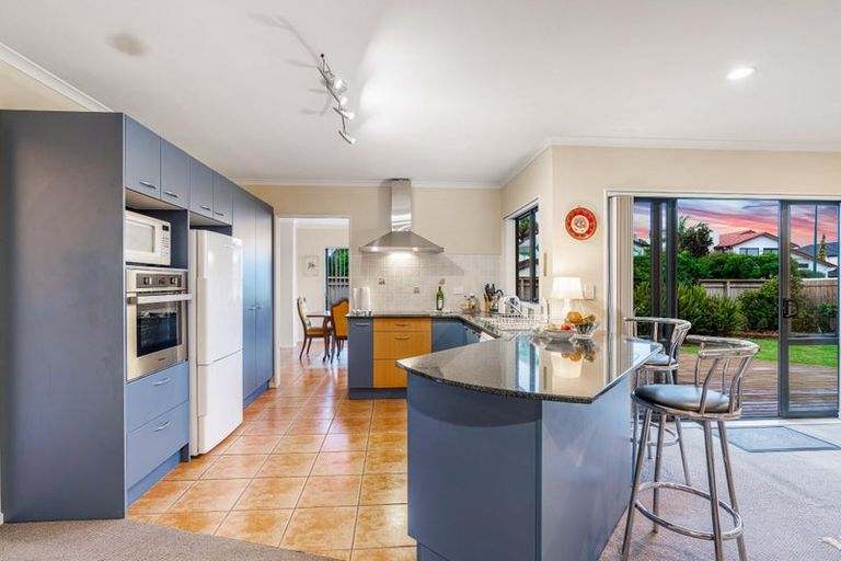 Photo of property in 2 Gunner Drive, Te Atatu Peninsula, Auckland, 0610