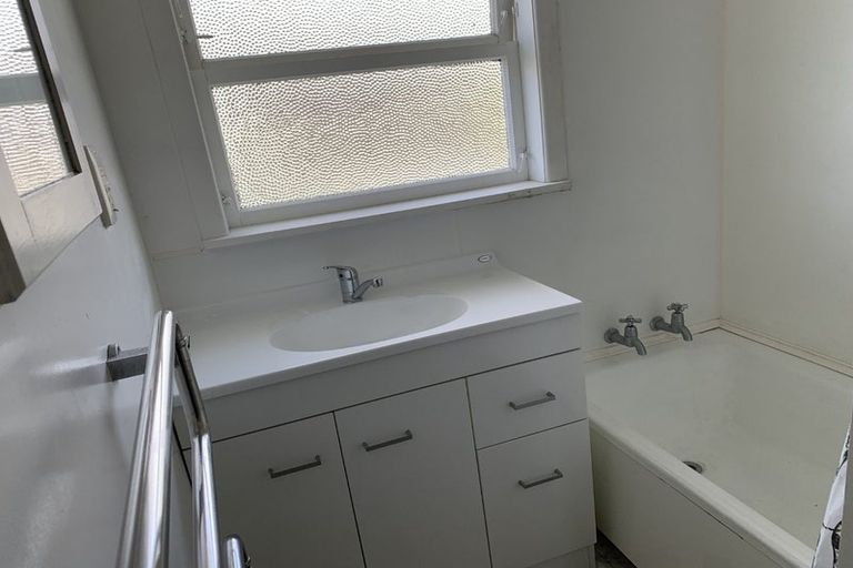 Photo of property in 3 Selwyn Street, Levin, 5510