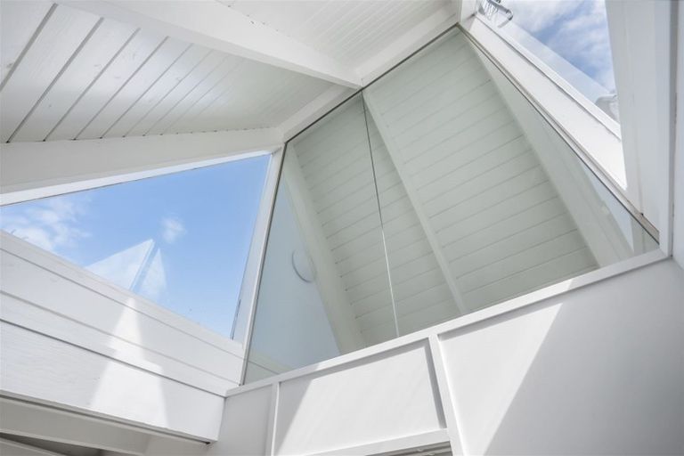 Photo of property in 25 Eastcliffe Road, Castor Bay, Auckland, 0620