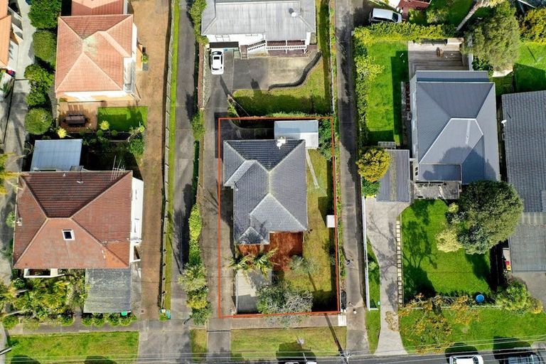 Photo of property in 1/62 Roberts Road, Glenfield, Auckland, 0629
