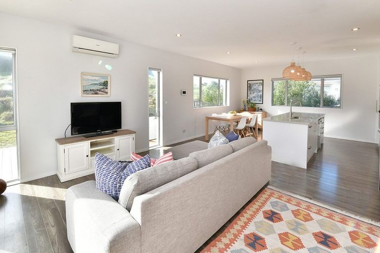 Photo of property in 33 Kaipuke Crescent, Gulf Harbour, Whangaparaoa, 0930