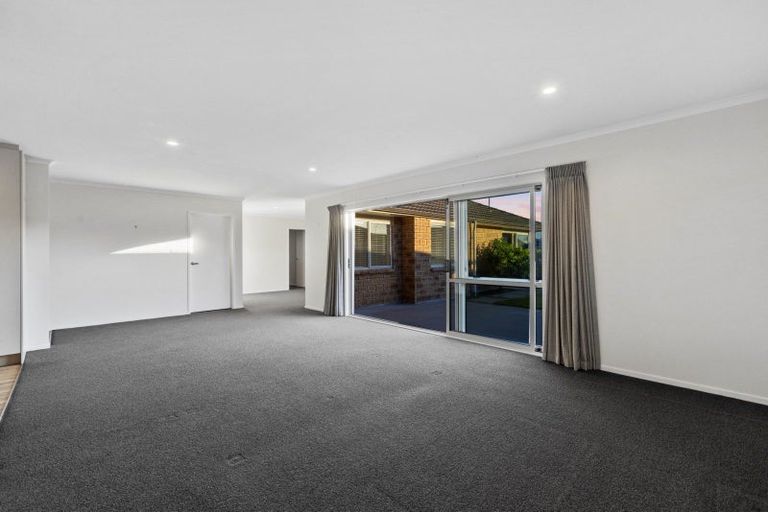 Photo of property in 21 Ponga Place, Papamoa Beach, Papamoa, 3118