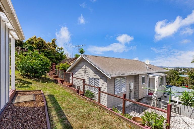 Photo of property in 17 Da Vinci Place, West Harbour, Auckland, 0618