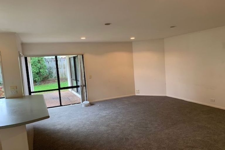 Photo of property in 59 Matterhorn Crescent, Northpark, Auckland, 2013