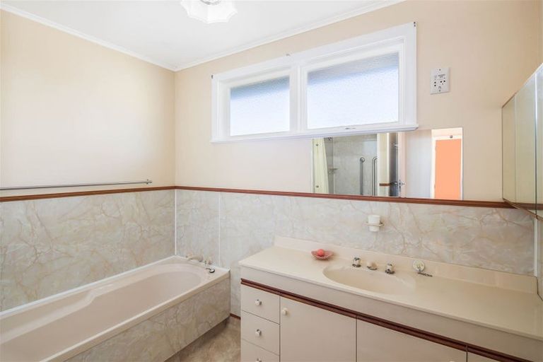 Photo of property in 28 Fairburn Grove, Johnsonville, Wellington, 6037