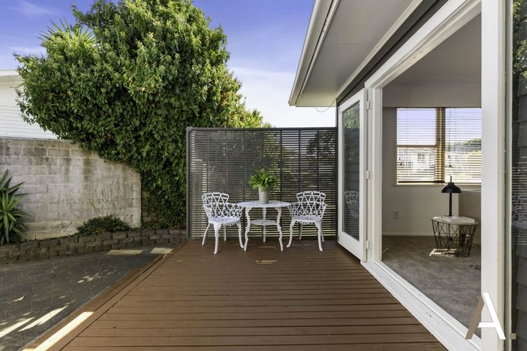 Photo of property in 80 La Trobe Street, Pakuranga Heights, Auckland, 2010