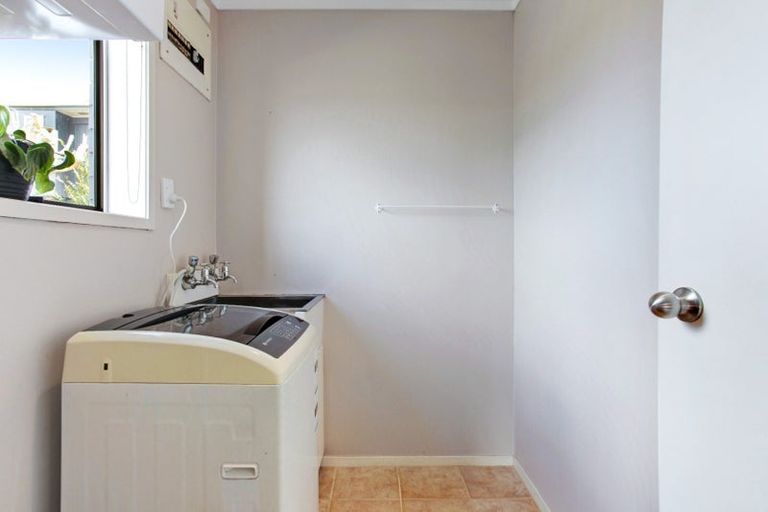 Photo of property in 1/573 Beach Road, Murrays Bay, Auckland, 0630