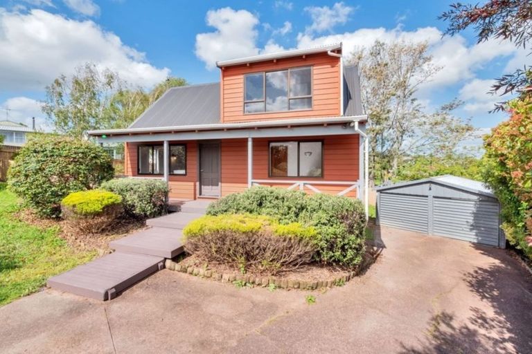 Photo of property in 5 Kayle Glen, West Harbour, Auckland, 0618