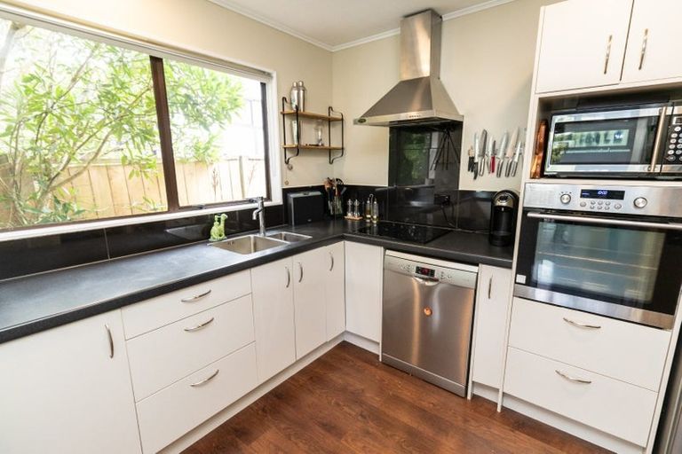 Photo of property in 6 Debra Way, Karori, Wellington, 6012