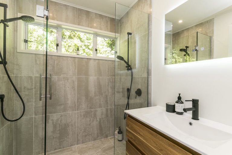 Photo of property in 18 Parsons Glen, Karori, Wellington, 6012