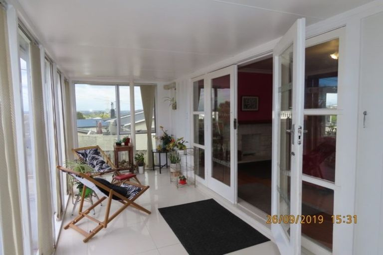 Photo of property in 19 Fairlea Road, Te Atatu South, Auckland, 0610