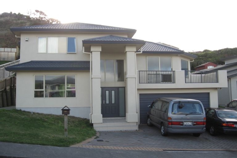 Photo of property in 25 Dress Circle, Newlands, Wellington, 6037