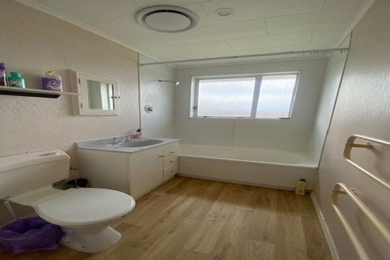 Photo of property in 6b Reese Jones Grove, Maungaraki, Lower Hutt, 5010