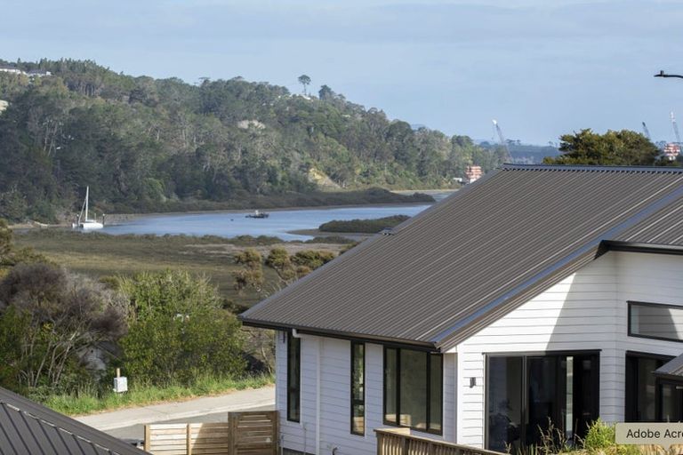 Photo of property in 17 Awanui Road, Red Beach, 0932