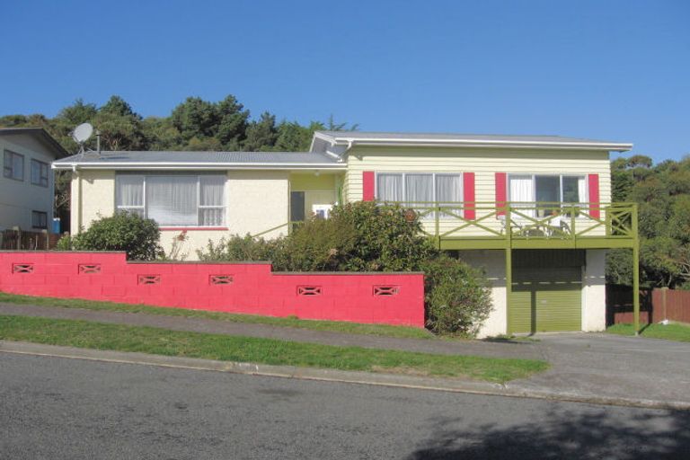 Photo of property in 15 De Castro Place, Titahi Bay, Porirua, 5022