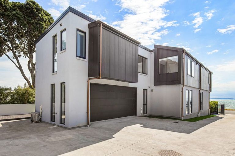 Photo of property in 18a The Esplanade, Eastern Beach, Auckland, 2012