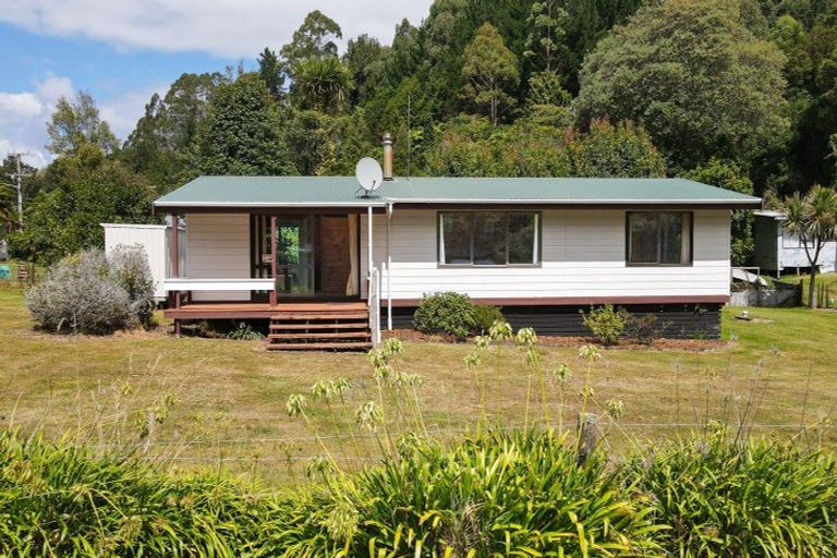 Photo of property in 3 Tombleson Road, Lake Rotoma, Rotorua, 3074