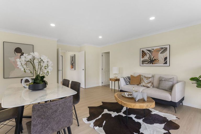 Photo of property in 10 Mediterranean Way, Goodwood Heights, Auckland, 2105