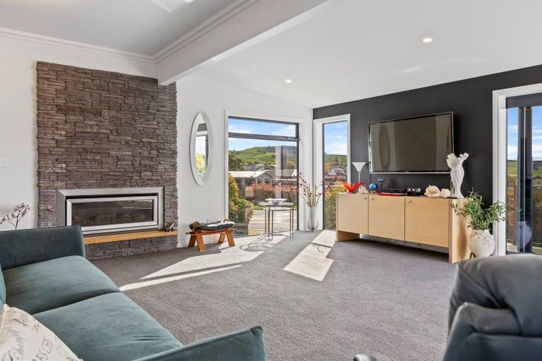 Photo of property in 2 Scenic Heights, Acacia Bay, Taupo, 3330