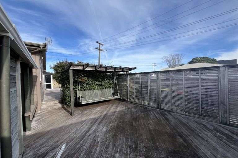 Photo of property in 25 Belt Road, Moturoa, New Plymouth, 4310