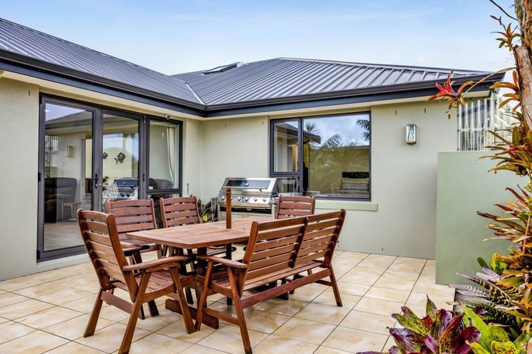 Photo of property in 19 Dolphin Parade, Bell Block, New Plymouth, 4312