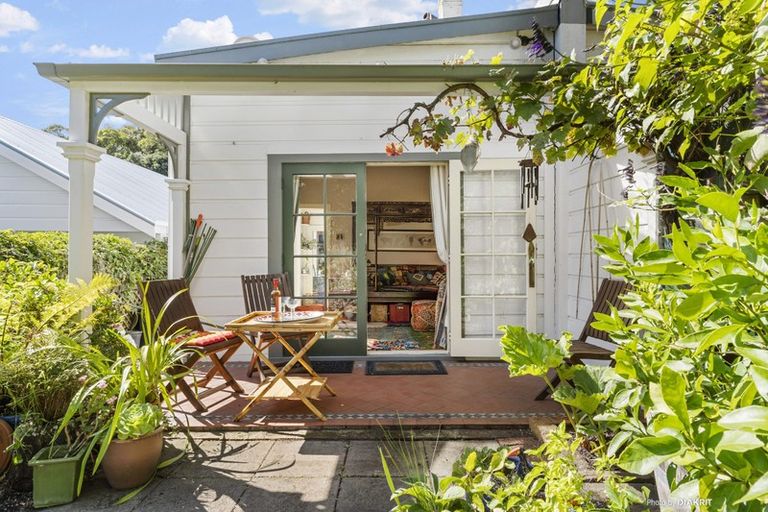 Photo of property in 138 Elizabeth Street, Mount Victoria, Wellington, 6011